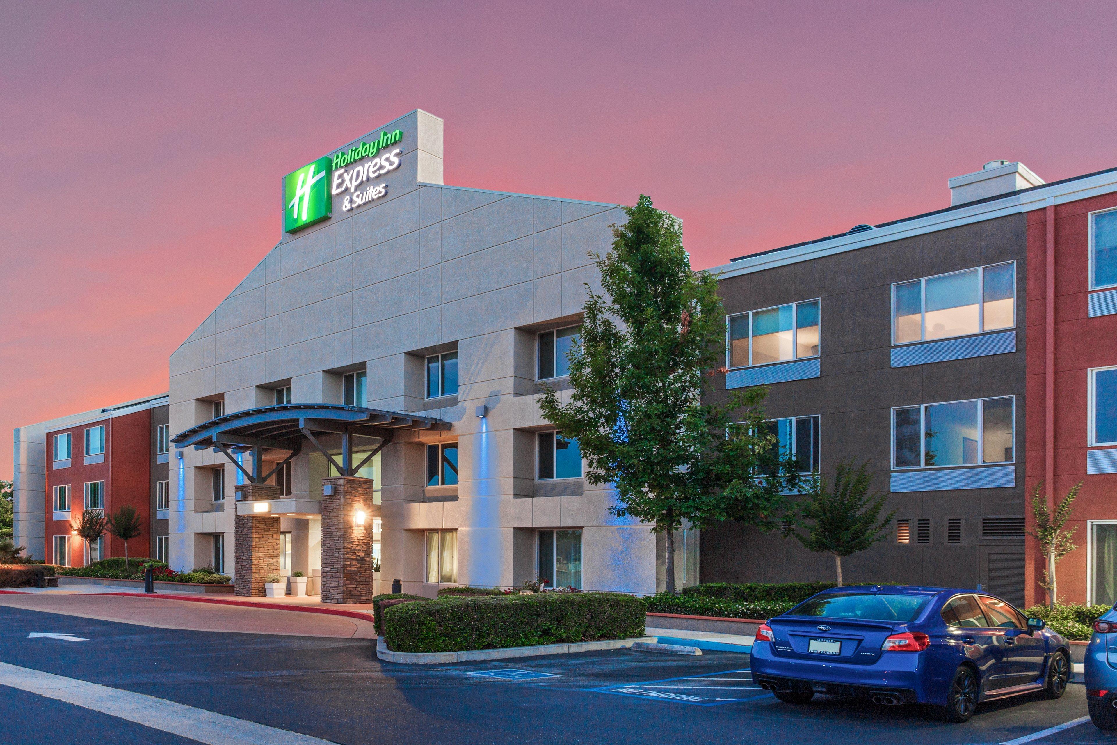 Holiday Inn Express Elk Grove West I-5 By Ihg Экстерьер фото